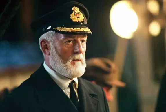 Bernard Hill, ator que interpretou capitão do Titanic morre aos 79 anos